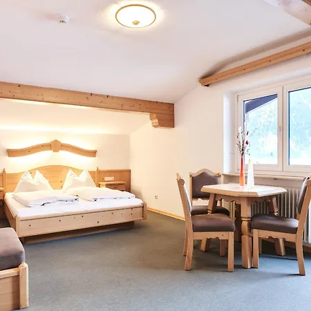 Heiterwanger Hof Appartments 호텔 3*