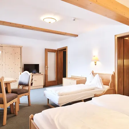 호텔 Heiterwanger Hof Appartments 3*