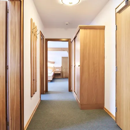 호텔 Heiterwanger Hof Appartments 하이테르방